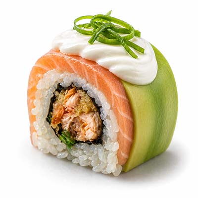 Regenbogenlachs-Tempura, Avocadoblätter, Ziegenkäse, Frühlingszwiebeln, Lachs-Nigiri – Easy Sushi