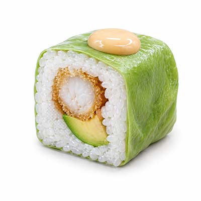 Frühlingsrolle mit Tempura-Garnelen, gegrillten Zwiebeln, Avocado, grünem Salat und hausgemachter roter Sauce – Easy Sushi